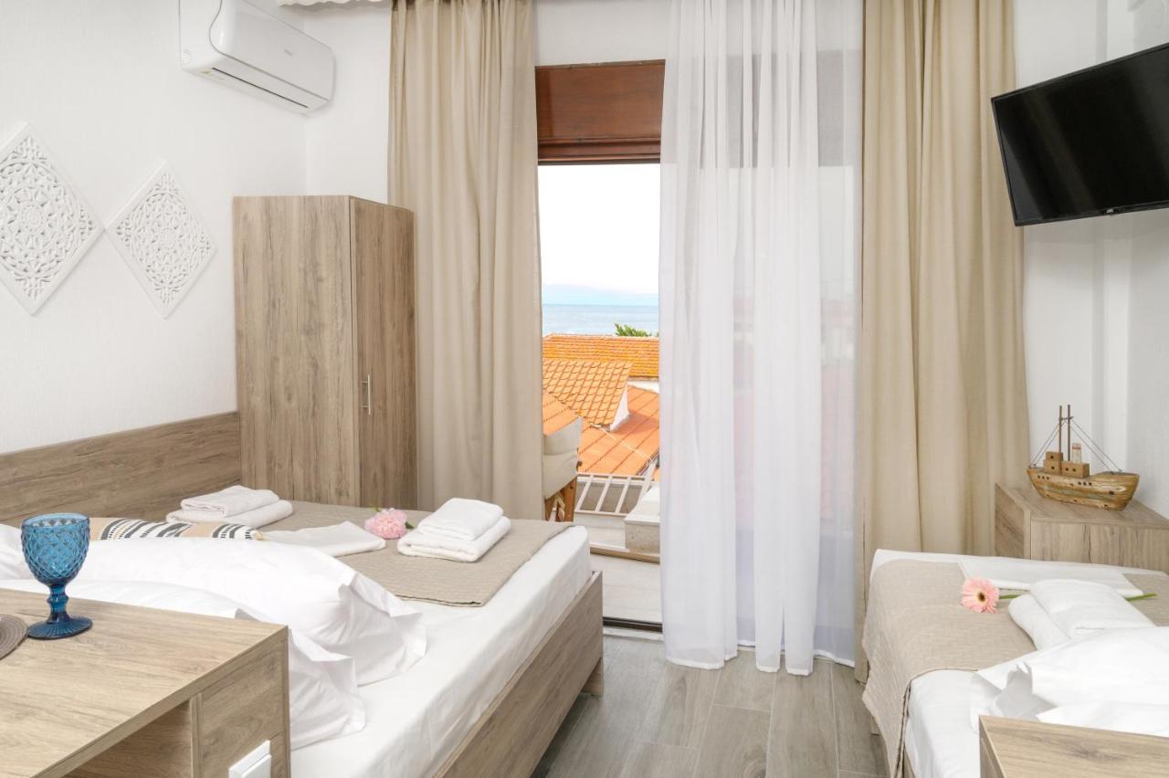 Sand Rooms To Let Nea Roda Exterior photo