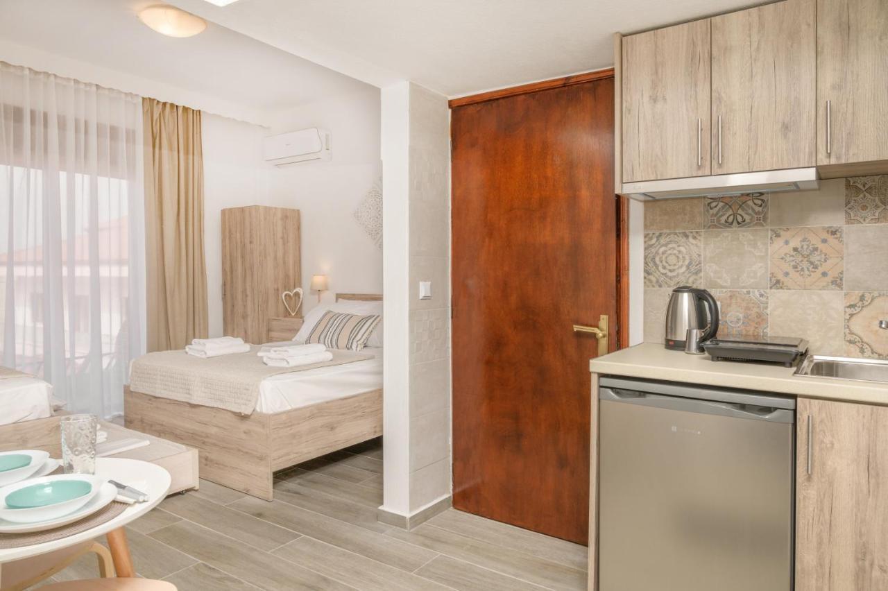 Sand Rooms To Let Nea Roda Exterior photo